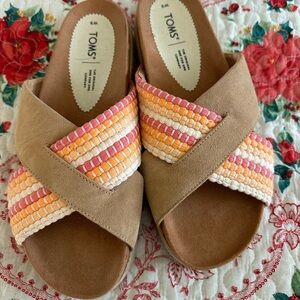 TOMS Women’s Slides NWOT